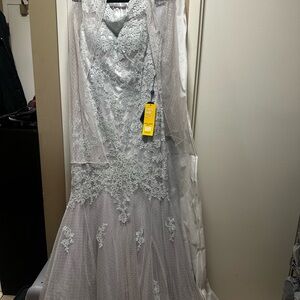 Elegant Lace Evening Gown